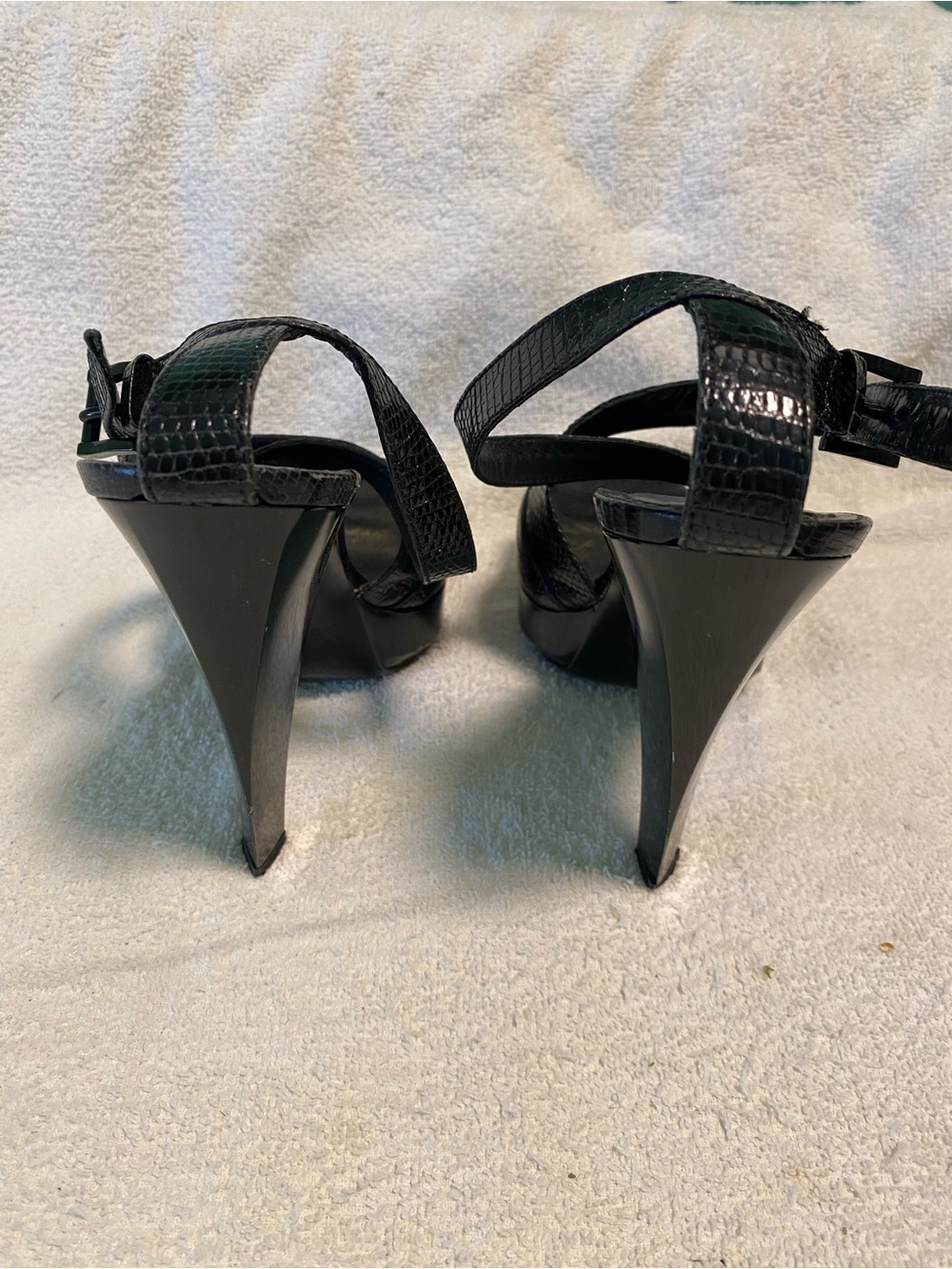 Burberry Black Leather Lizard Embossed Platform Heels Sandals EU 37.5 US 7.5 - Picture 5 of 5